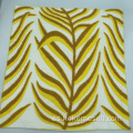 Cubierta de almohada lumbar cuadrada amarilla con patrón de hoja